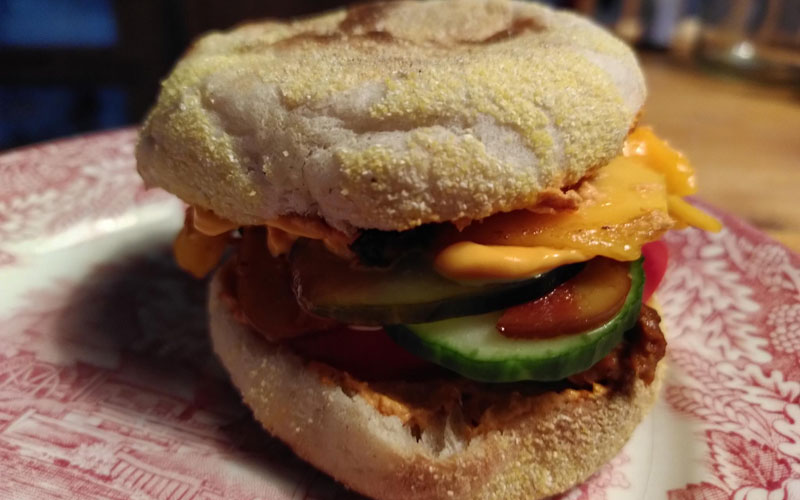 Veganer Burger mit Dinkel-Toastie